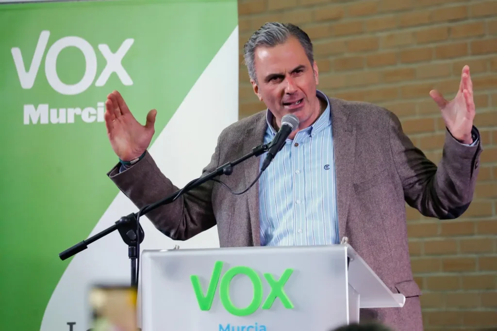 Expulsión de Ortega Smith de Vox: ¿qué dice la ley sobre expulsiones partidarias en España?