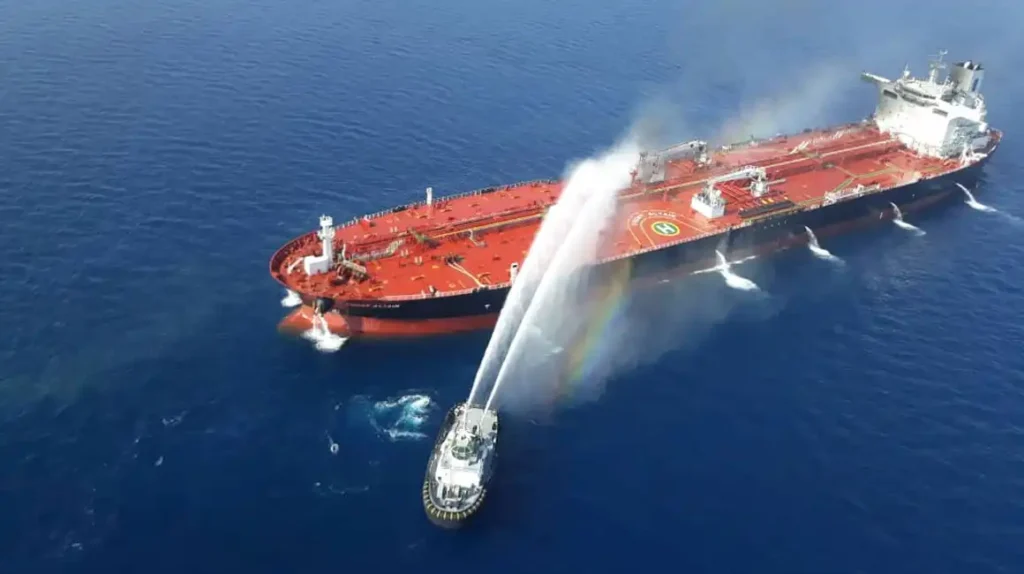 ¿Por qué el precio del petróleo sube tras el ataque al carguero iraní en el Golfo de Omán?