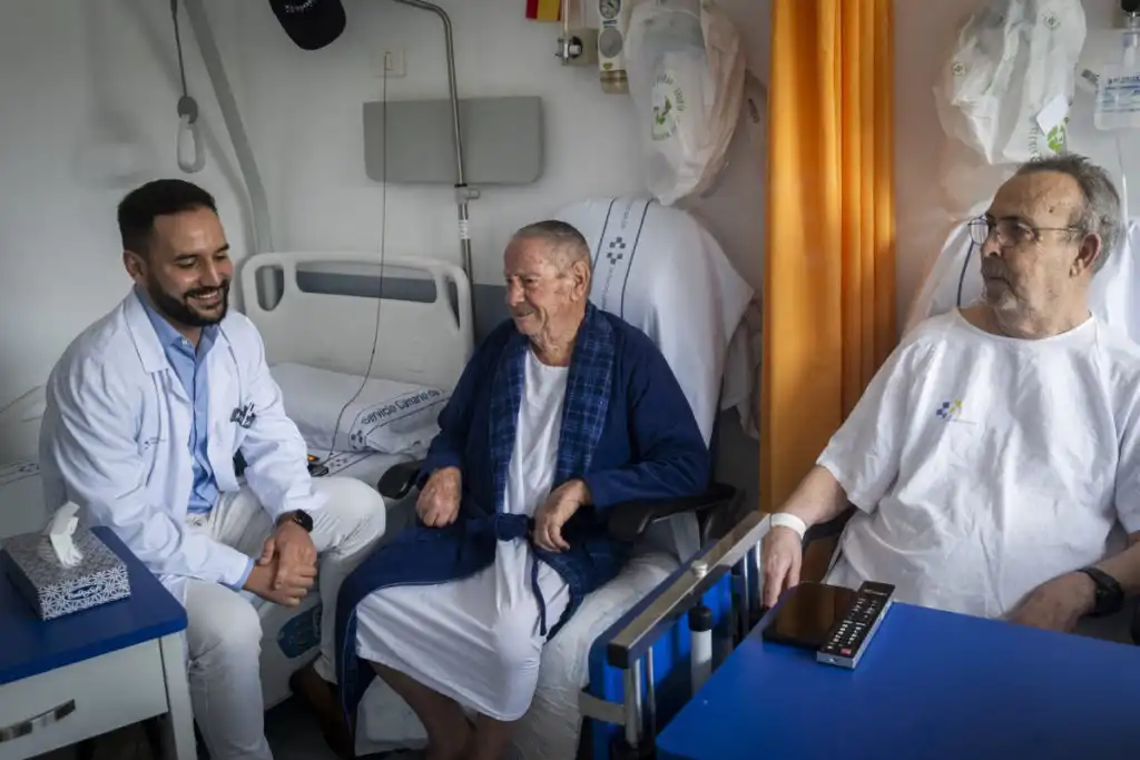 Medalla de Oro y Brillantes para Fernando Lamelo: reconocimiento a la atención domiciliaria y paliativa en Galicia