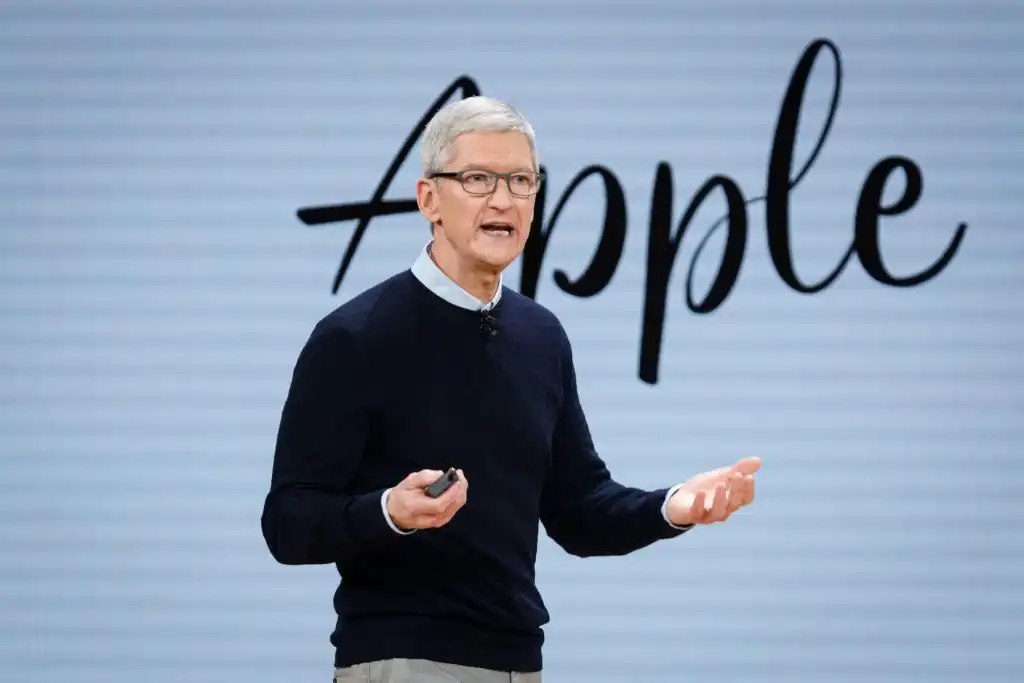 ¿Qué impacto tiene Tim Cook en la estrategia tecnológica de Apple?