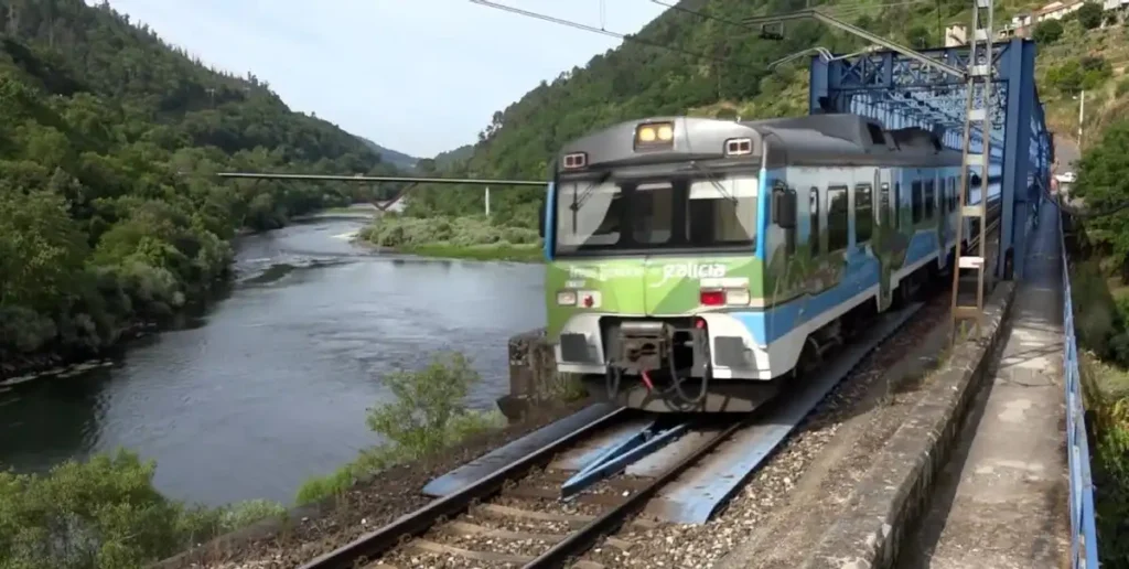 Trenes Turísticos Galicia 2026: Rutas Faros, Vino y Patrimonio con Impacto Económico