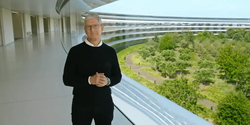 Quién es John Ternus, el nuevo CEO de Apple y sucesor de Tim Cook