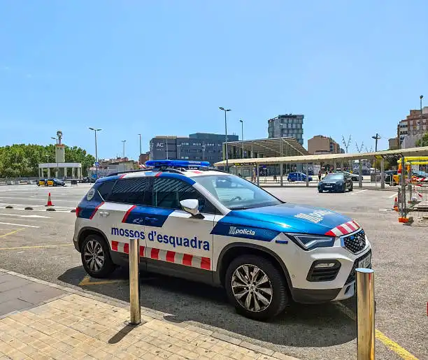 Presencia de Mossos d’Esquadra en centros educativos: ¿prevención o desviación de recursos?