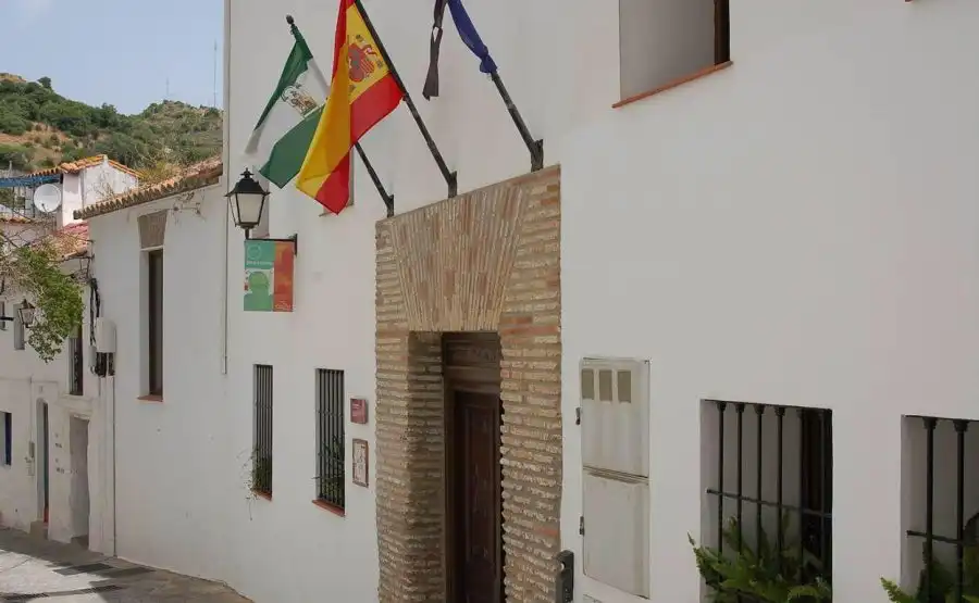 Amonestación al Ayuntamiento de Casares por vulnerar neutralidad electoral