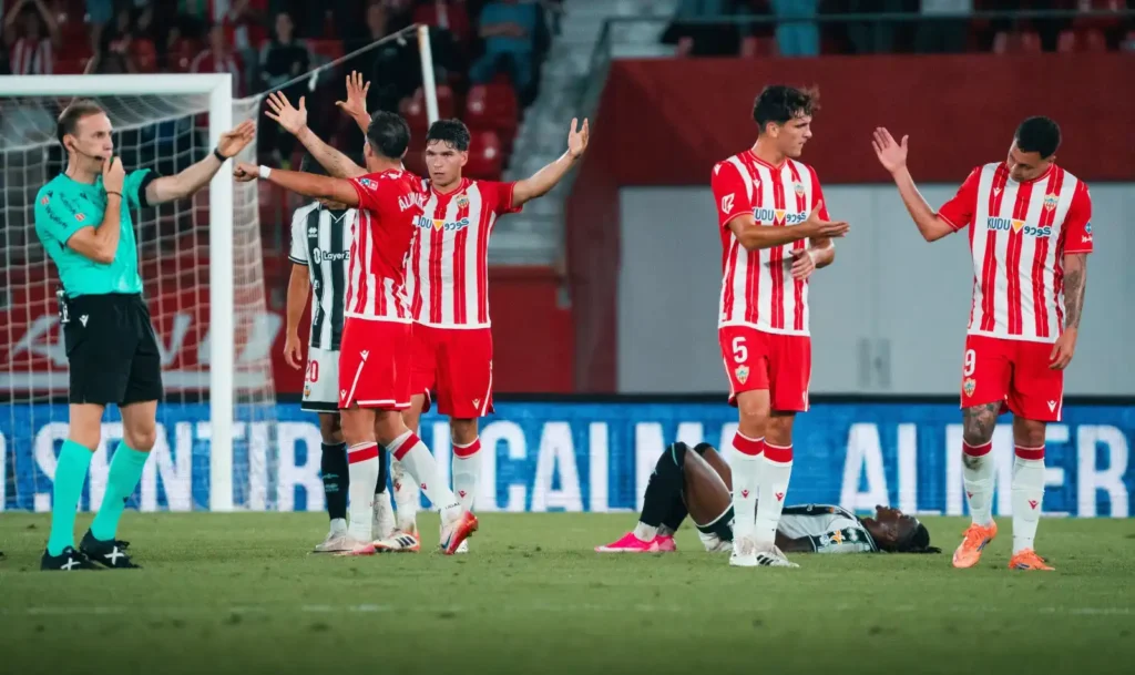 Clasificación Segunda División 2026: Almería segundo, Deportivo tercero y la lucha por el ascenso en plena ebullición