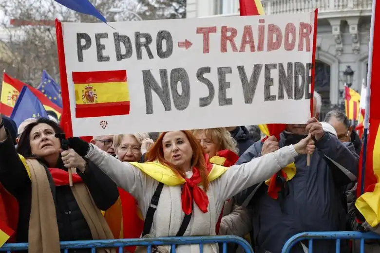 Chuloputas Sánchez: el deterioro del discurso político en España y sus consecuencias legales