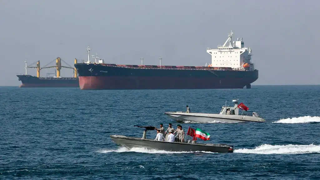 Ataque al buque San Antonio de CMA CGM en el estrecho de Ormuz: ¿qué implica para el comercio marítimo global?