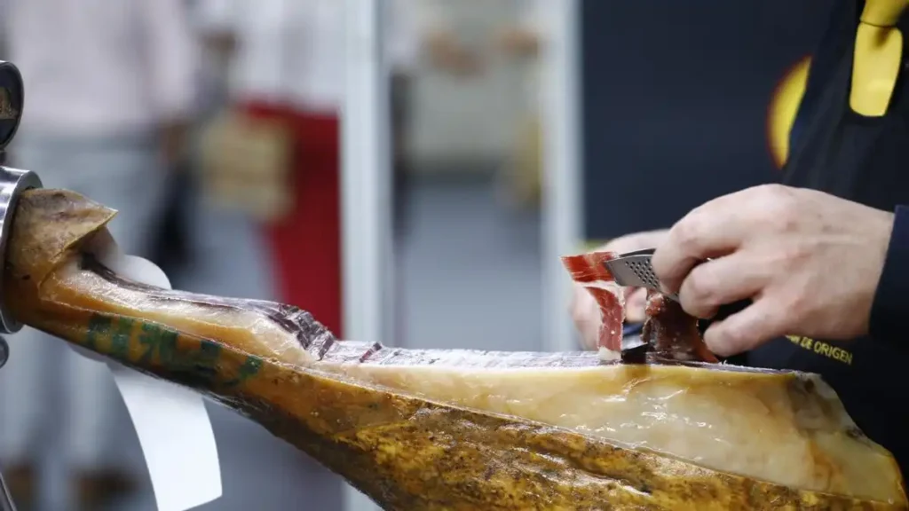 Robo de jamón ibérico con violencia: ¿qué pena conlleva en España?