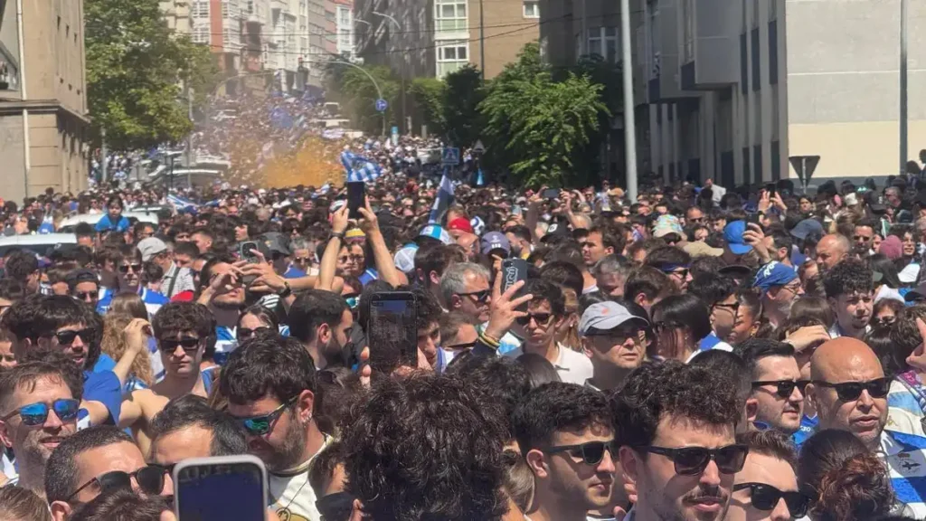 Cortejo del Deportivo a Riazor: cómo se vive el ascenso a Segunda División en A Coruña