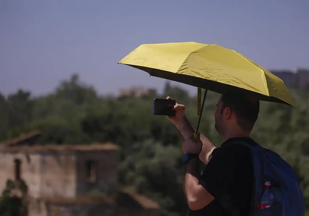 Aviso amarillo por calor extremo y terral en Málaga: ¿qué implica para la población y la economía local?