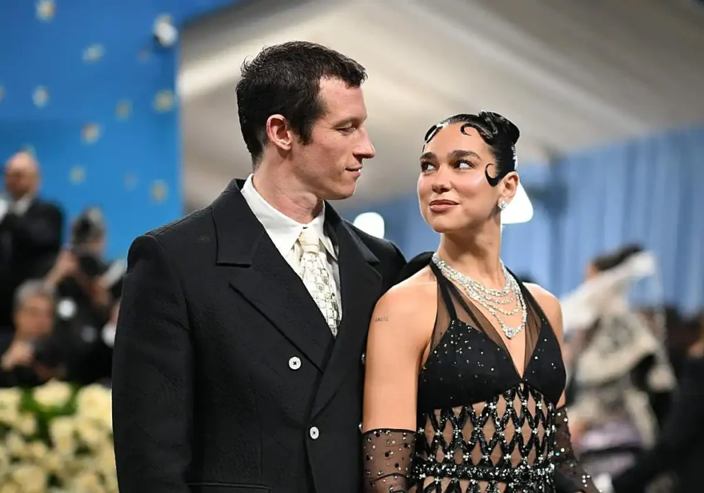 Dua Lipa y Callum Turner: boda civil en Londres y fiesta en Palermo 2026