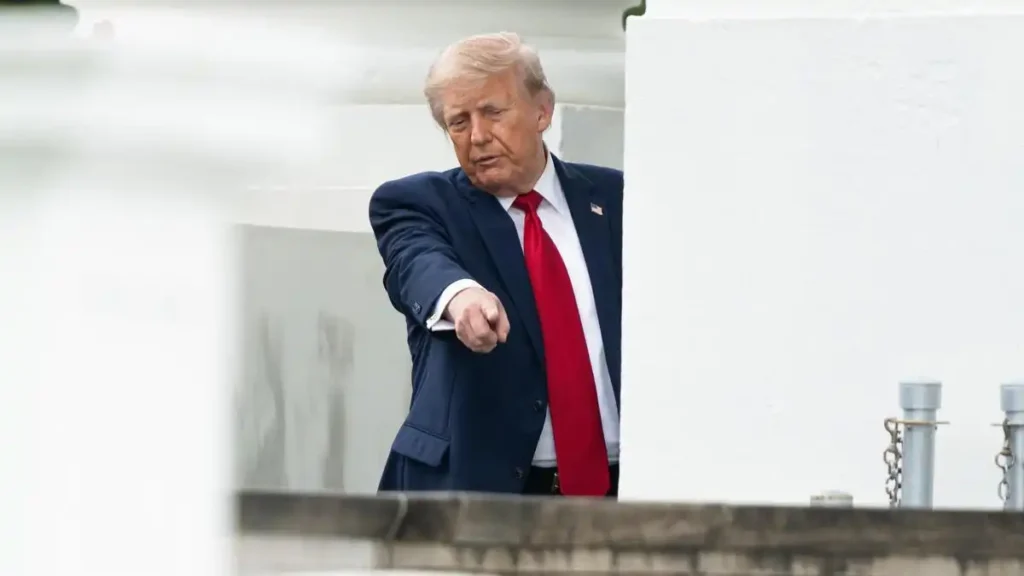 Orden ejecutiva Trump 2026: bloqueo financiero a migrantes indocumentados