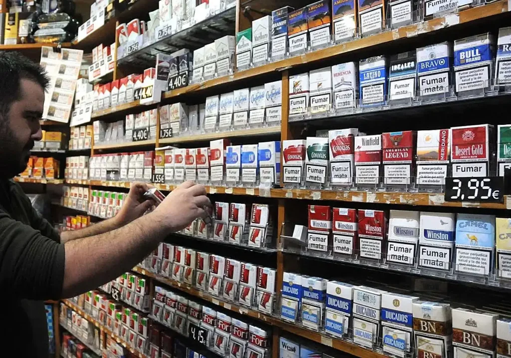Precio del tabaco en España 2026: ¿cuánto cuesta un paquete en estancos, bares y máquinas?