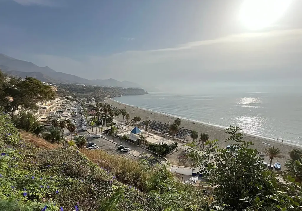 Reanimación cardiopulmonar en playas de Nerja: cómo actuó el DESA y la importancia de los primeros minutos