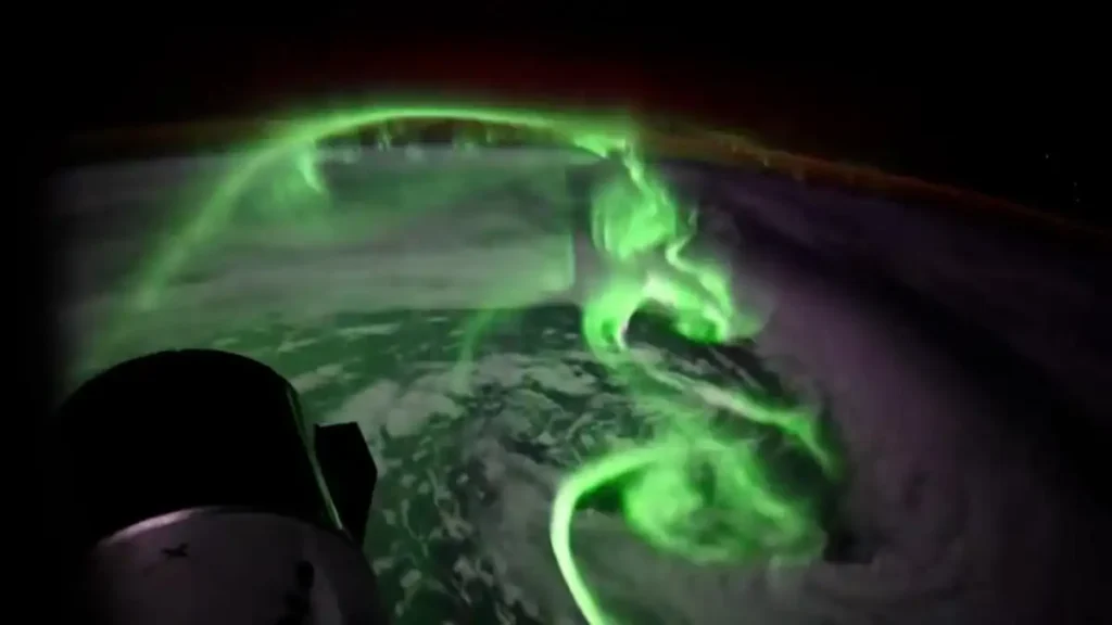 Aurora austral desde la Estación Espacial: ¿qué causa este fenómeno visual desde el espacio?