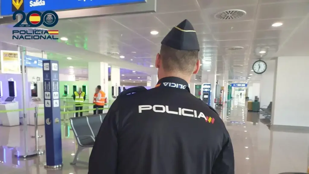 Detención en aeropuerto de Menorca por sustracción de menor y violencia de género