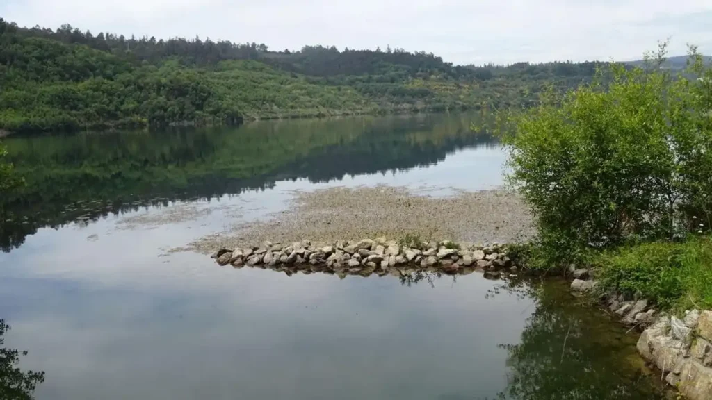 Central hidroeléctrica reversible en As Encrobas: ¿qué riesgos reales plantea para el agua y la biodiversidad?