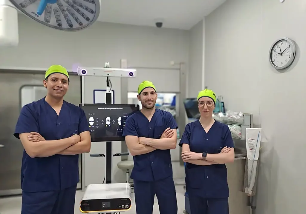 Cirugía robótica para prótesis de rodilla en Valencia: precisión, recuperación y marco regulatorio