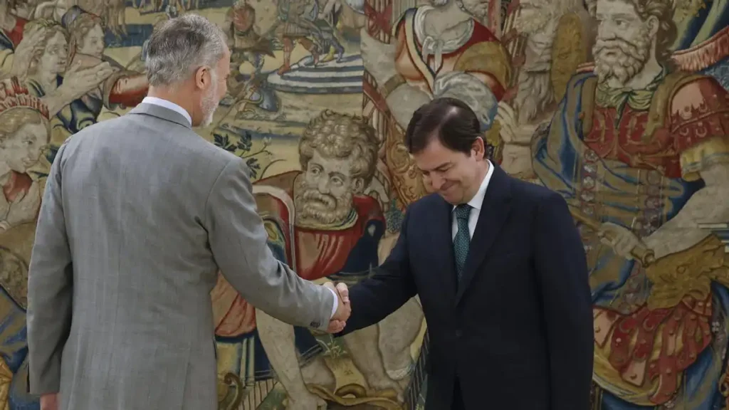 Alfonso Fernández Mañueco tercer mandato Castilla y León: pacto con Vox y contexto político