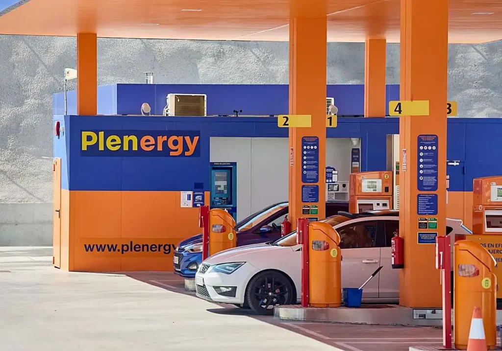 Gasolineras low cost en España: ¿cómo afecta el fin de las ayudas al diésel y la expansión de Plenergy?