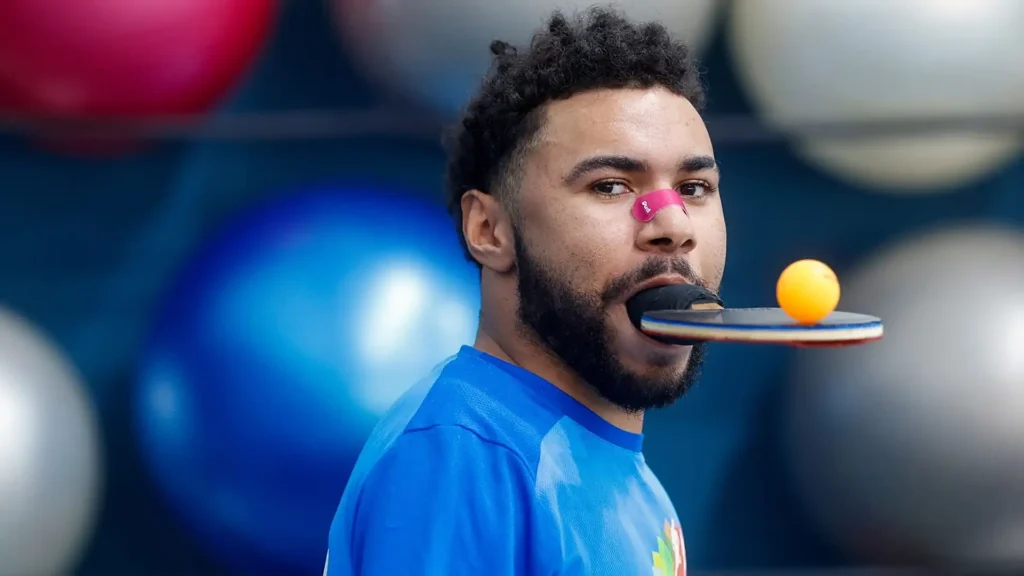 Jugar tenis de mesa con la boca: historia de Anthony Fernandes y su camino a los Paralímpicos
