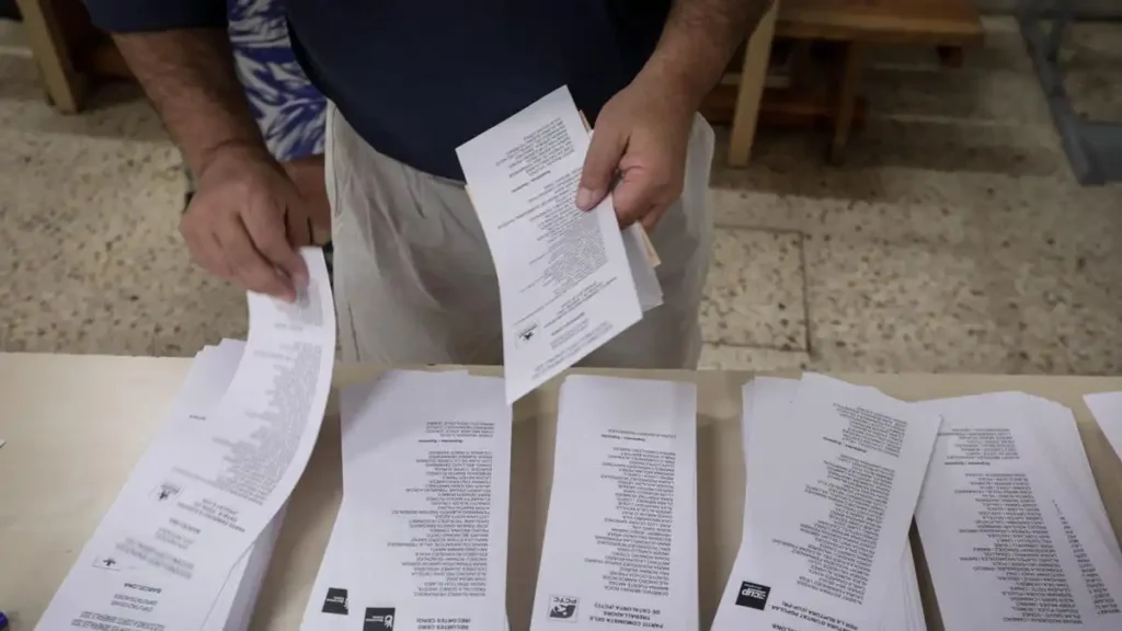 Registro de partidos políticos en España: ¿qué implica el boom de nuevas siglas?
