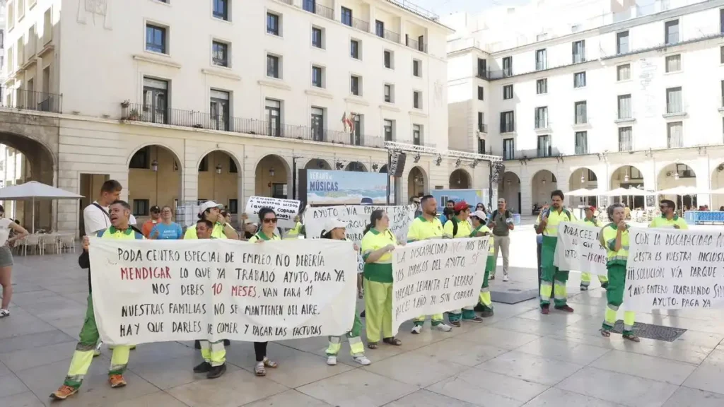 Impagos a trabajadores con discapacidad en Alicante: 193.000 euros sin pagar por servicios de zonas verdes