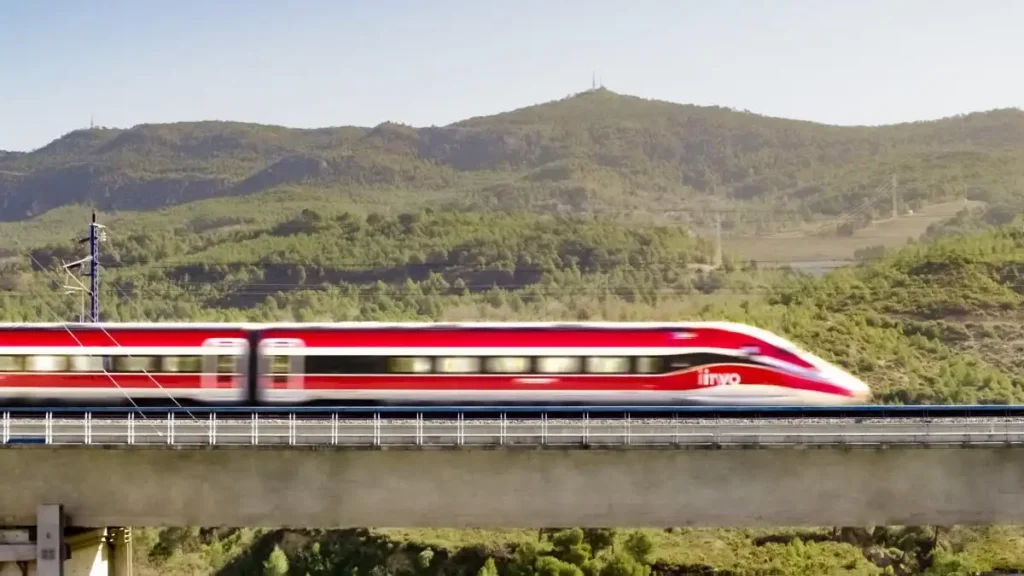 Viajar en tren a Tarragona y la Costa Dorada: conexión rápida, histórica y turística
