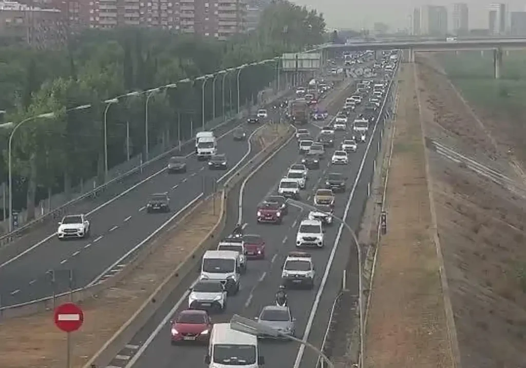Atascos en Valencia: A-7, V-30 y Pista de Silla colapsadas este jueves 16 de julio