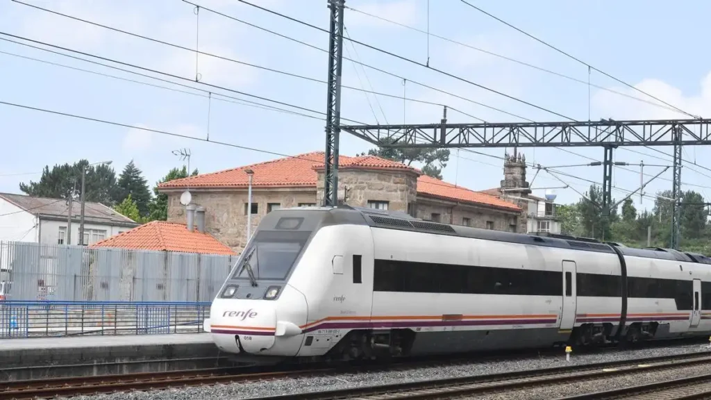 Tren de Media Distancia en Galicia: ¿por qué cae el uso en A Coruña-Santiago?