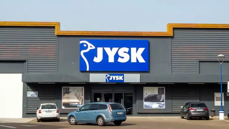 Lámpara solar Haukugle Jysk: iluminación exterior por 3,50 euros