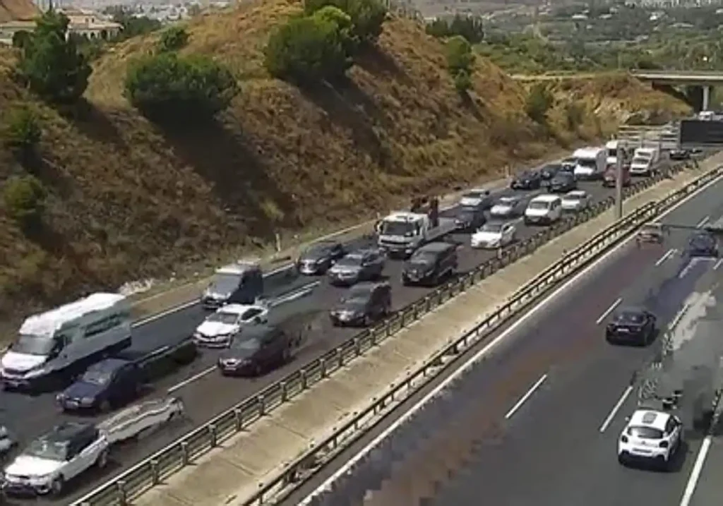 Qué es una retención en carretera y cómo afecta tu viaje diario