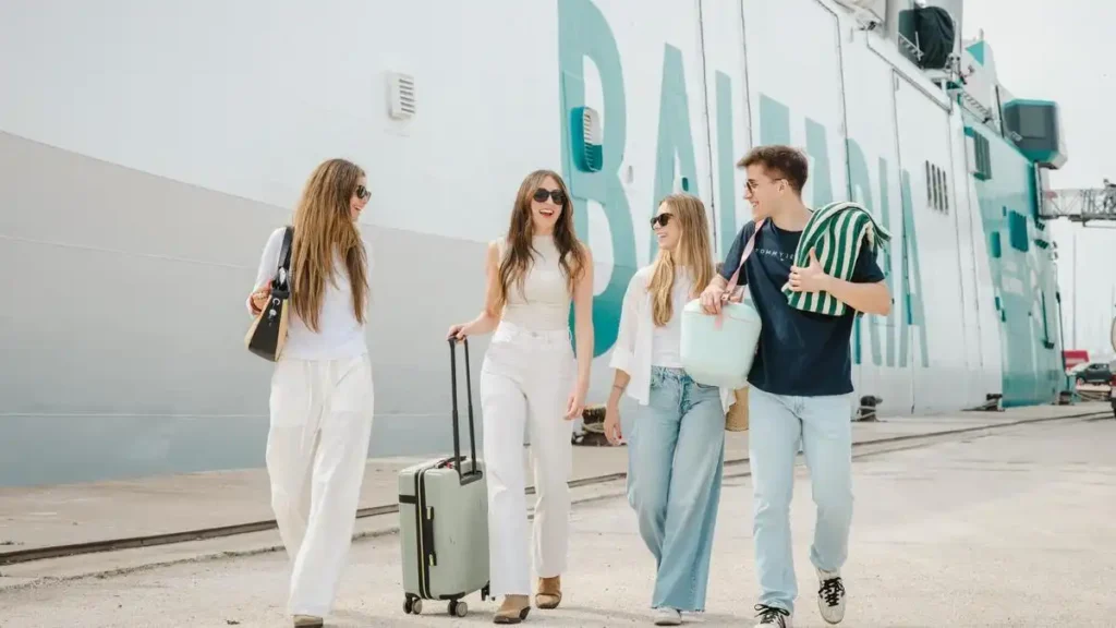 Viajar a Baleares en ferry: comodidad, libertad y conexión digital en 2026