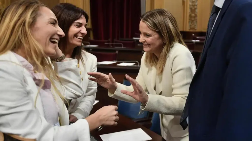 Política de inmigración en Baleares: recortes, residencia mínima y pacto con Vox